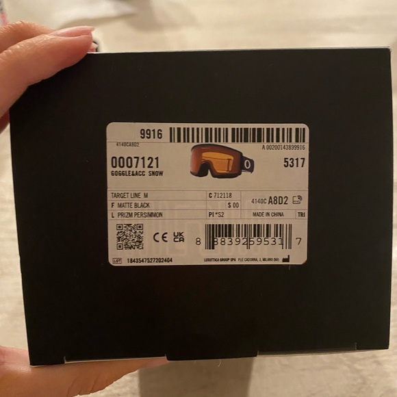 Oakley Ski Goggles with Orange Lens - Picture 2 of 3